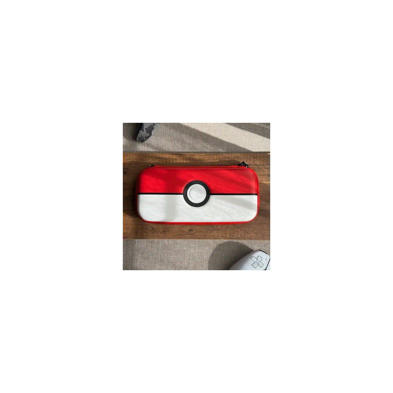 ESTUCHE RÍGIDO NINTENDO SWITCH OLED POKEMON 24X13X4CMS ROJO Y BLANCO | HARD CASE NINTENDO SWITCH OLED POKEMON 24X13X4CMS RED AND WHITE