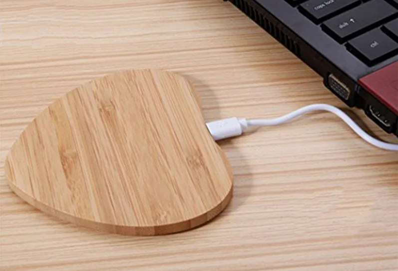 PX7000185 - CARGADOR INALAMBRICO CELULAR MADERA CORAZON - WIRELESS CELL PHONE CHARGER WOOD HEART | GIGAOUTLET GO
